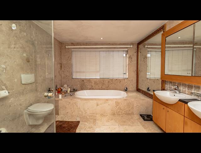 6 BEDROOM HOUSE FOR SALE IN BLOUBERGSTRAND